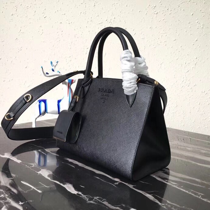 Pra*a monochrome bag in black saffiano leather