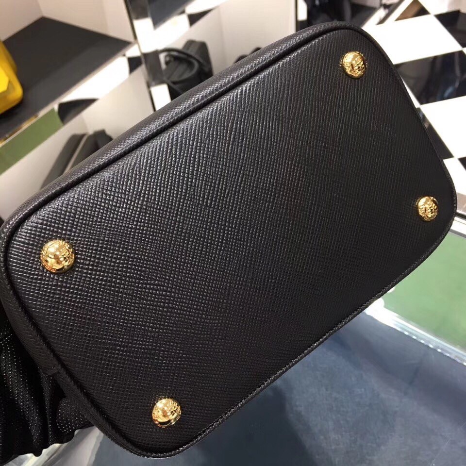 pra*a black saffiano N0*H south double medium bag