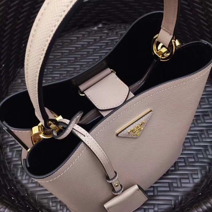 pra*a nude saffiano N0*H south double medium bag
