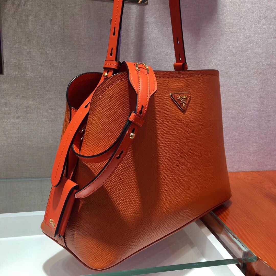 Pra*a matinee tote bag in orange saffiano leather