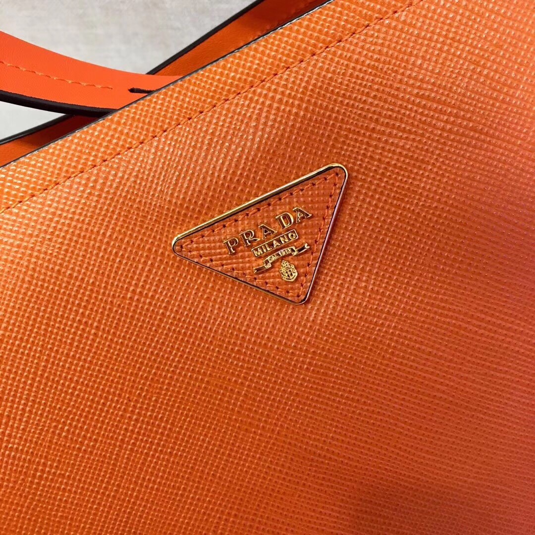 Pra*a matinee tote bag in orange saffiano leather
