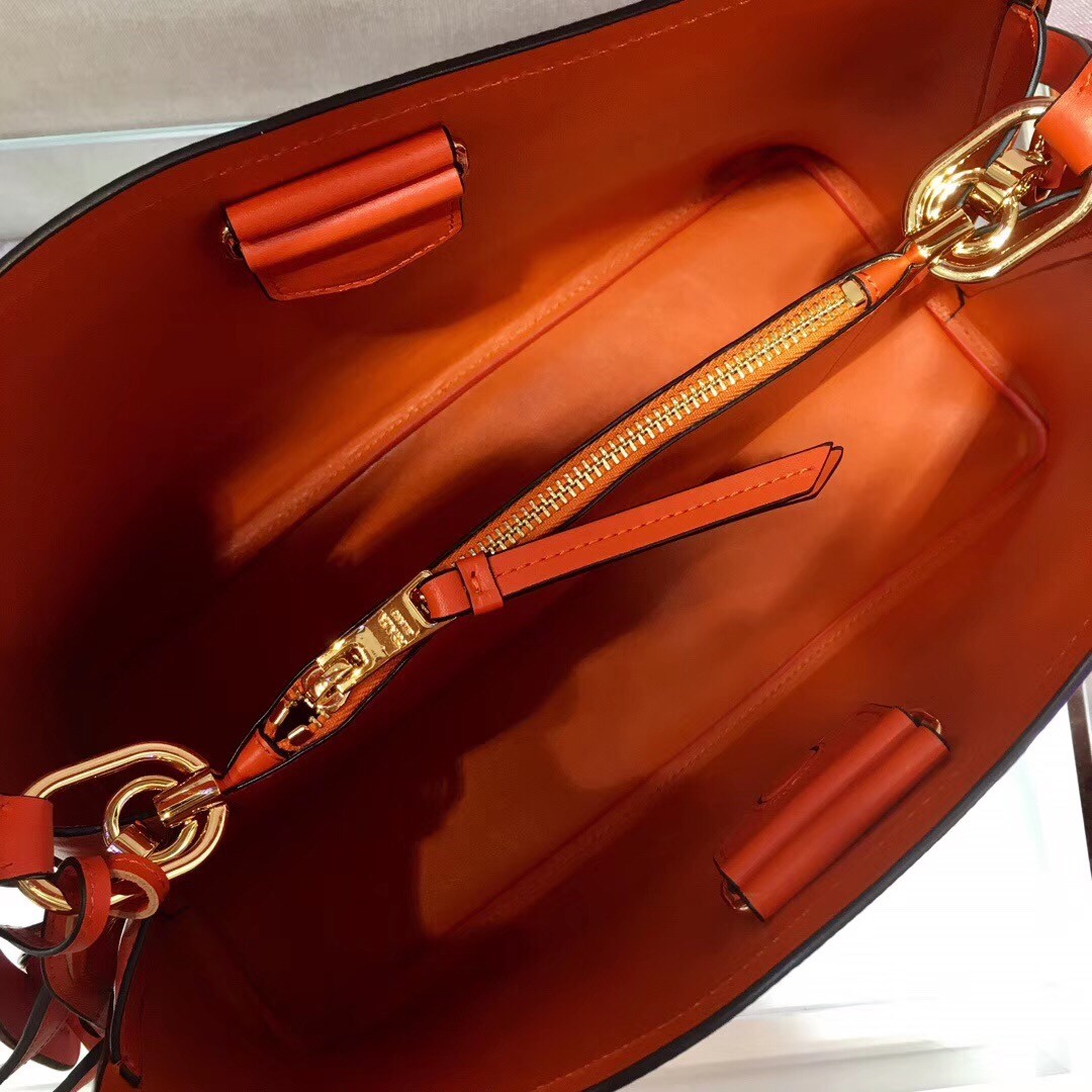 Pra*a matinee tote bag in orange saffiano leather