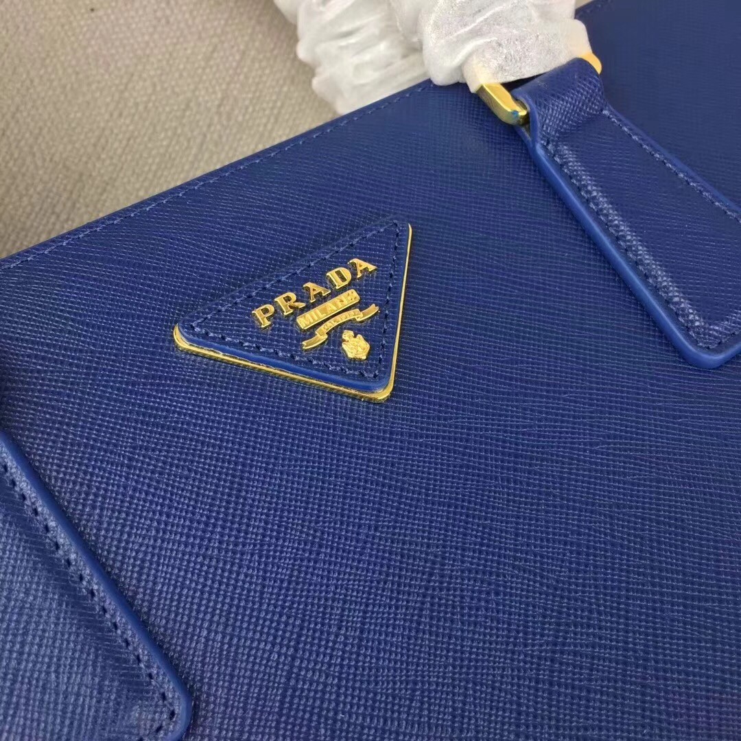 Pra*a medium galleria bag in blue saffiano leather