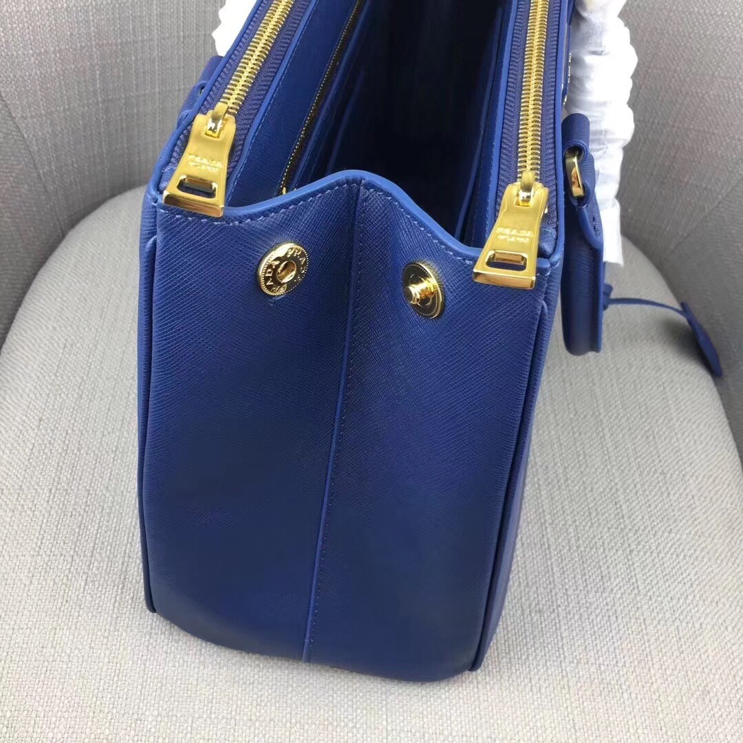 Pra*a medium galleria bag in blue saffiano leather