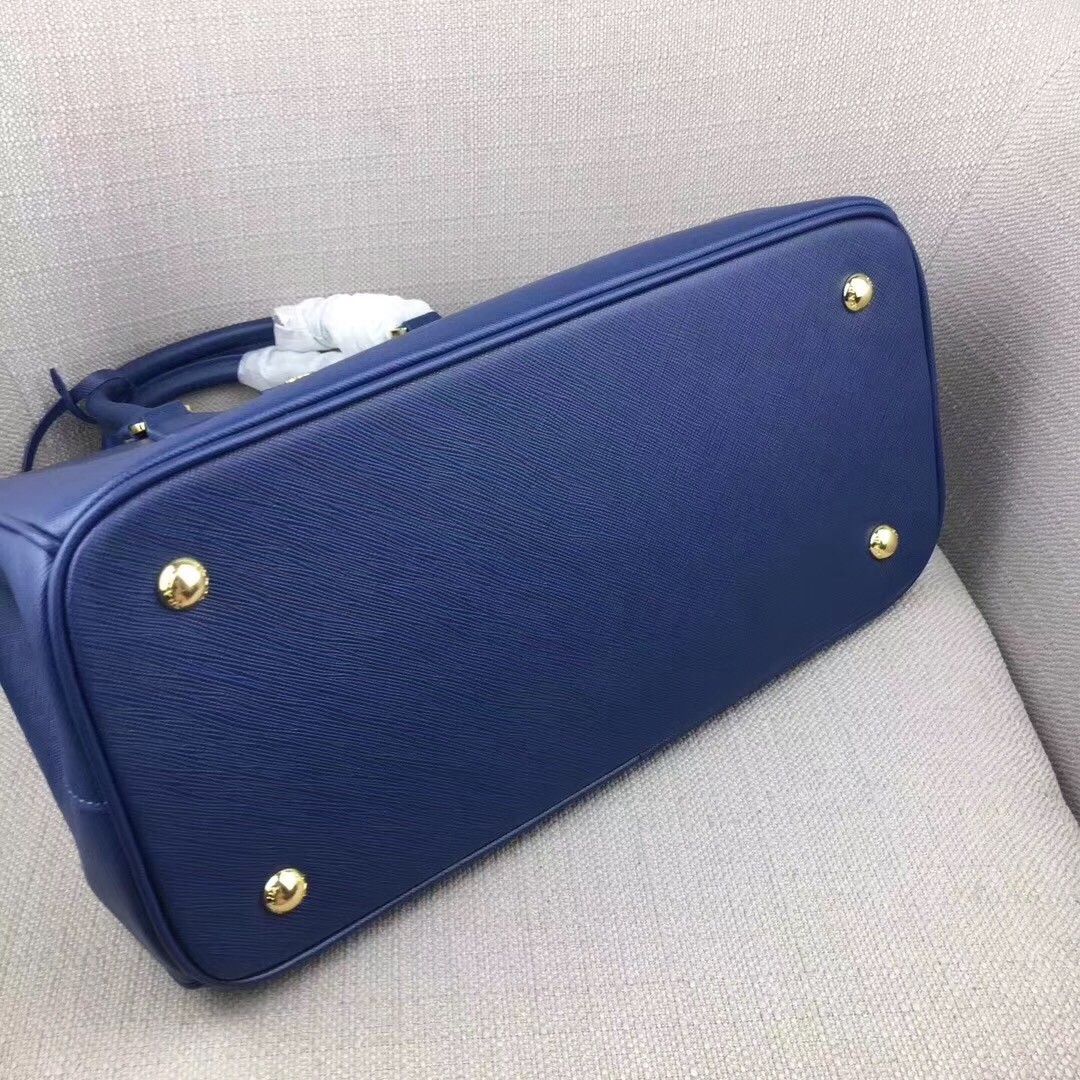Pra*a medium galleria bag in blue saffiano leather