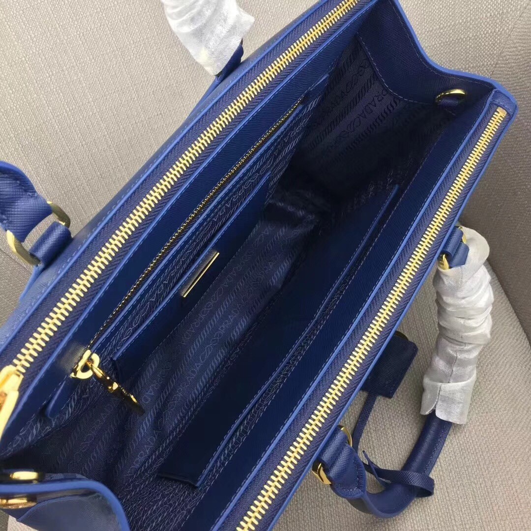 Pra*a medium galleria bag in blue saffiano leather