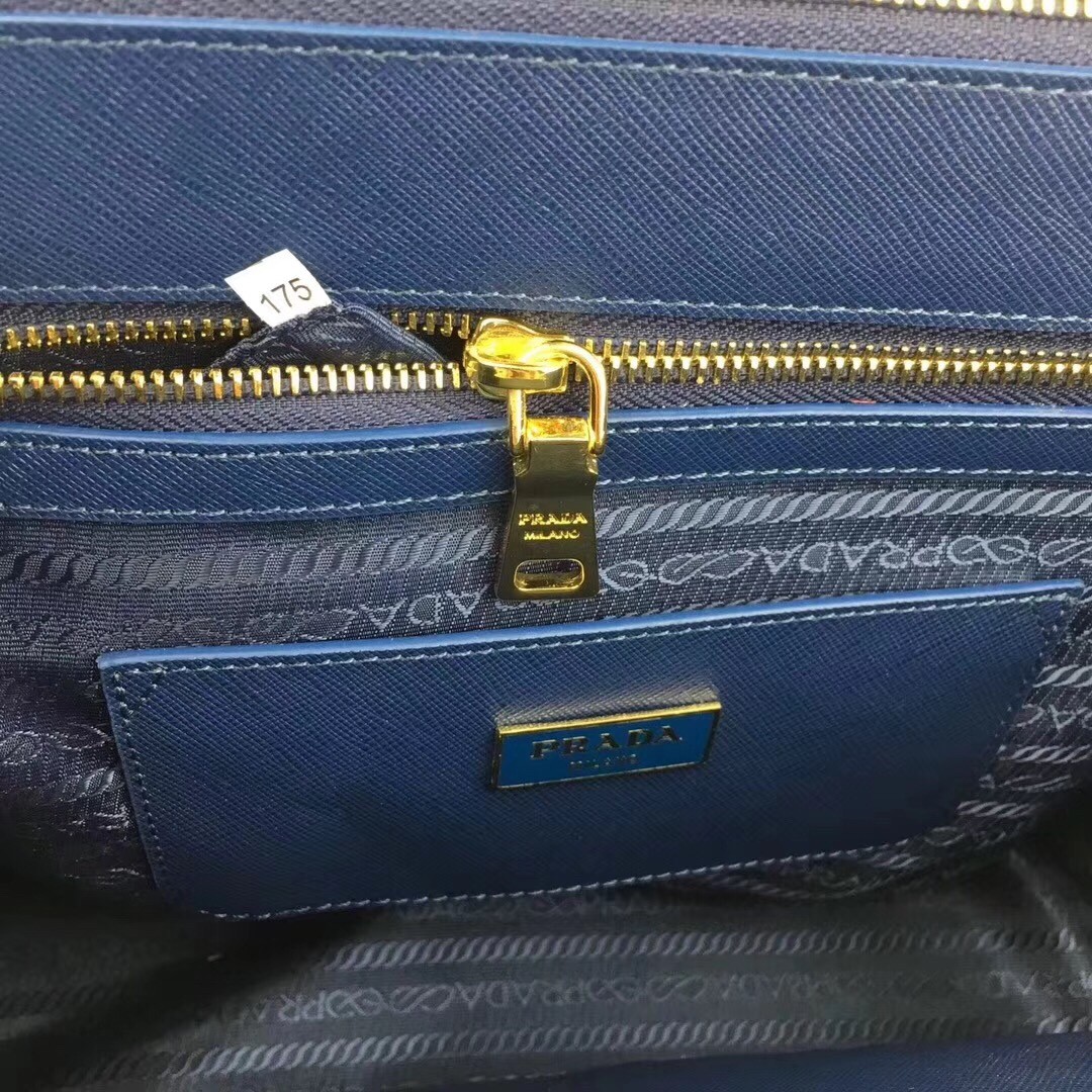 Pra*a medium galleria bag in blue saffiano leather