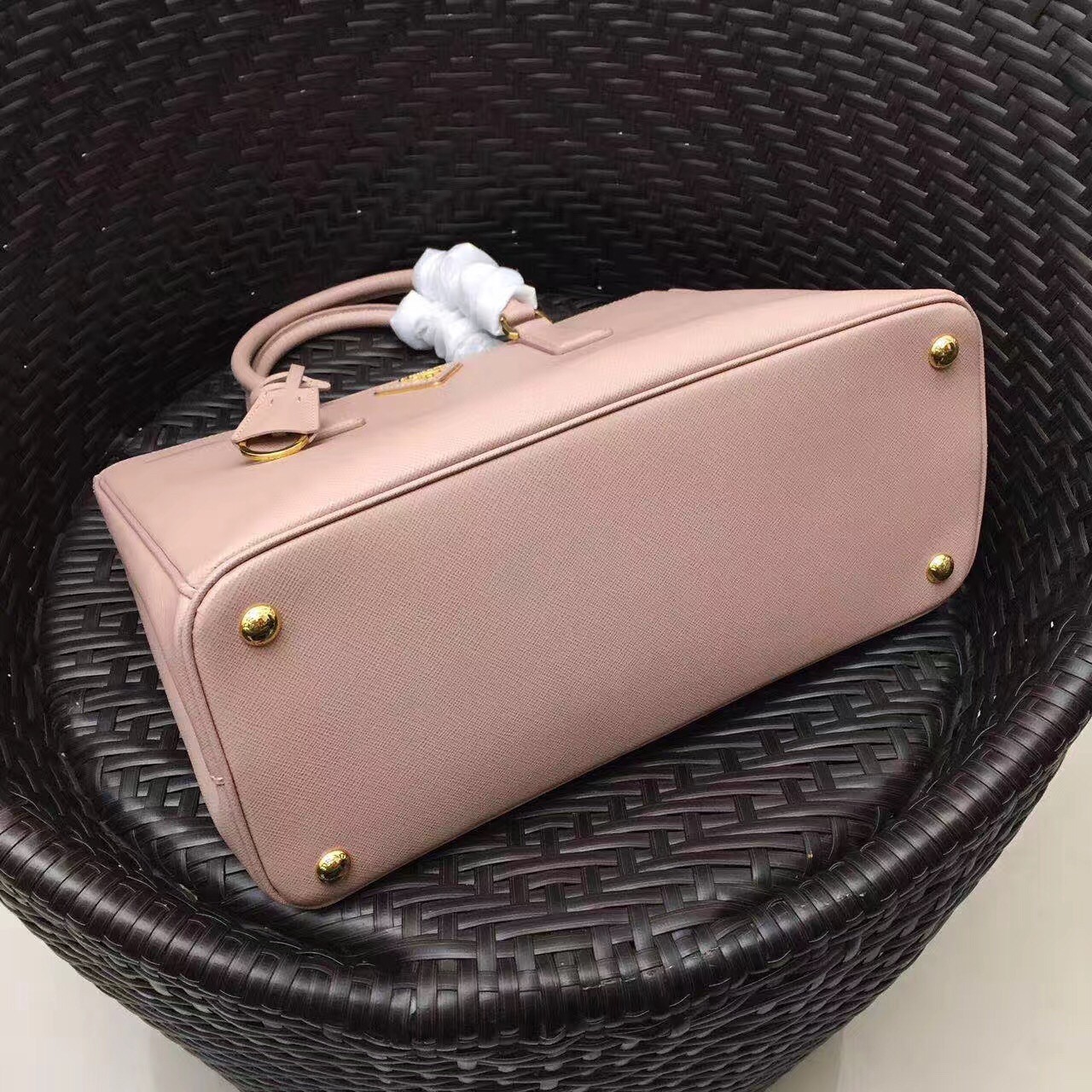 Pra*a medium galleria bag in pink saffiano leather