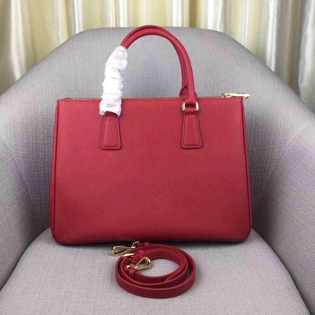 Pra*a medium galleria bag in red saffiano leather