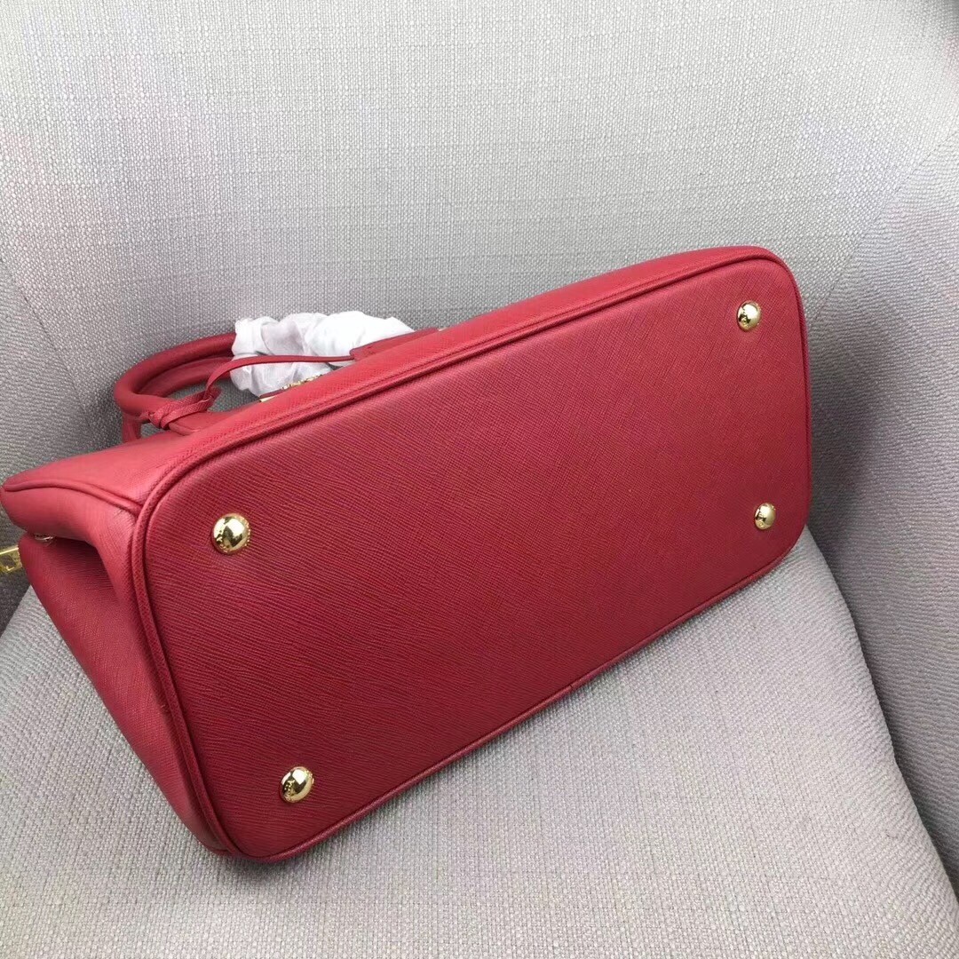 Pra*a medium galleria bag in red saffiano leather