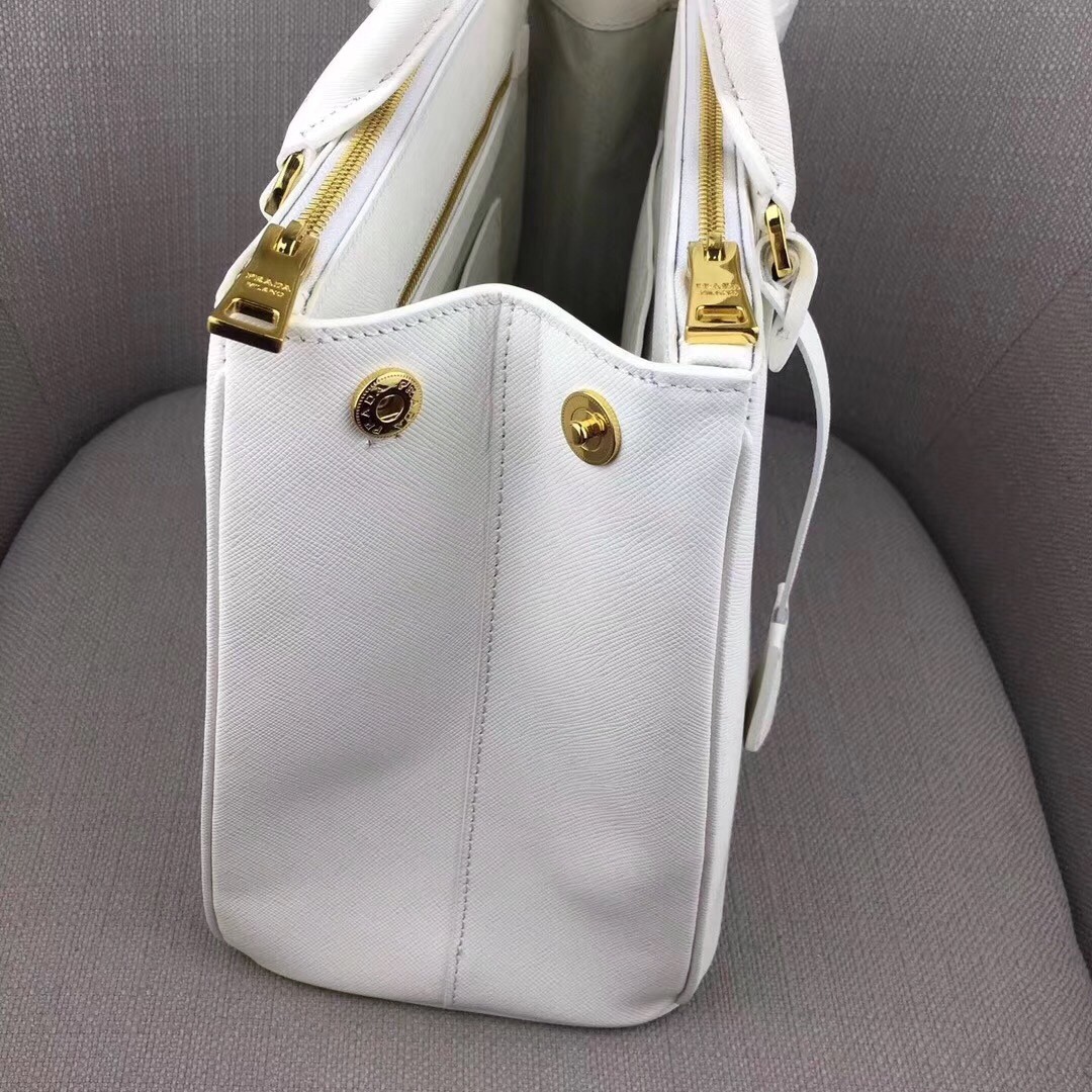 Pra*a medium galleria bag in white saffiano leather