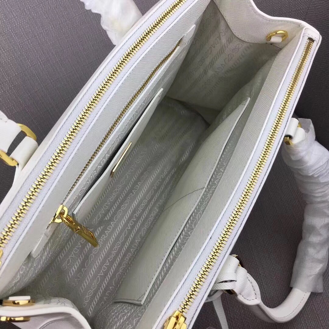 Pra*a medium galleria bag in white saffiano leather