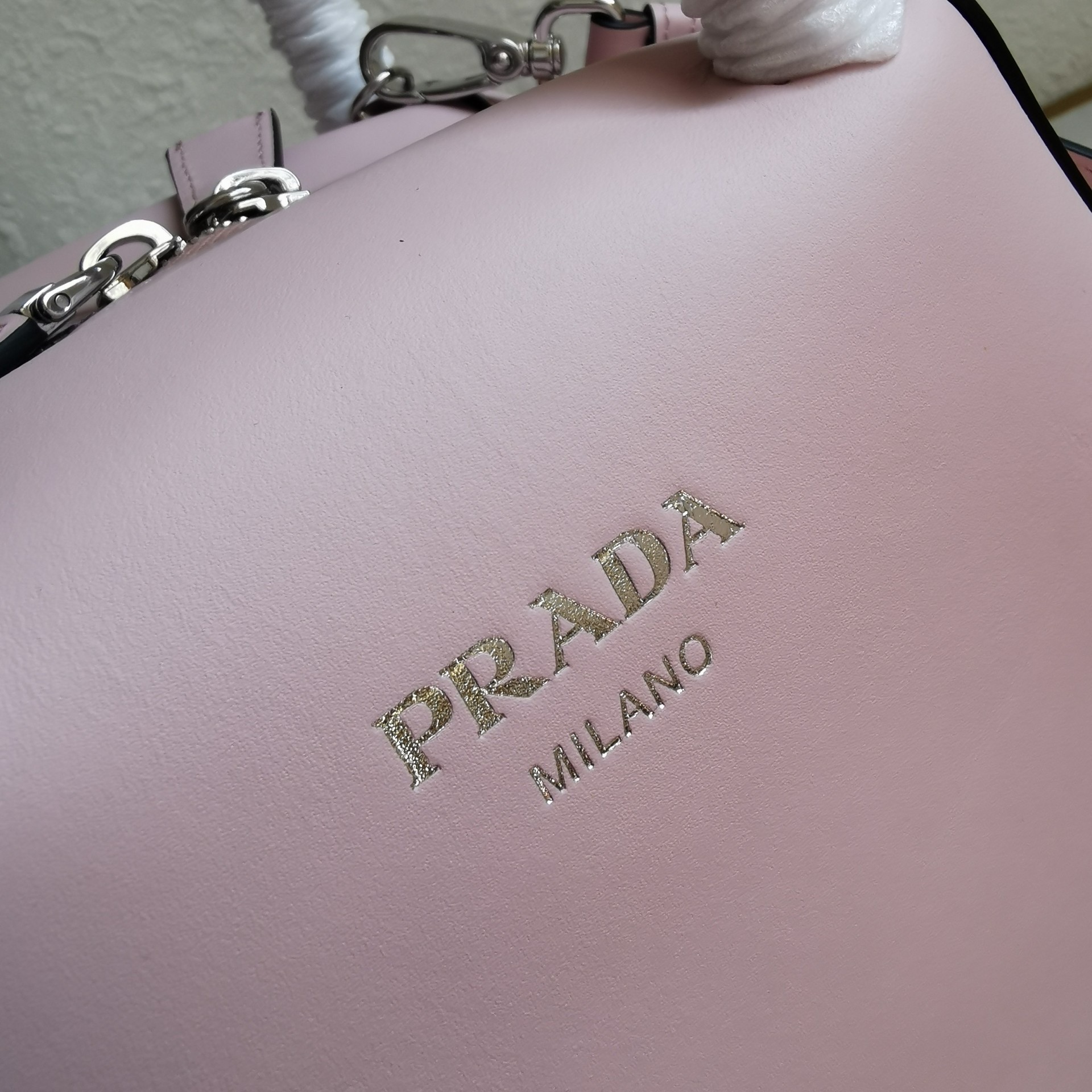 pra*a S*pernova small handbag in pink leather