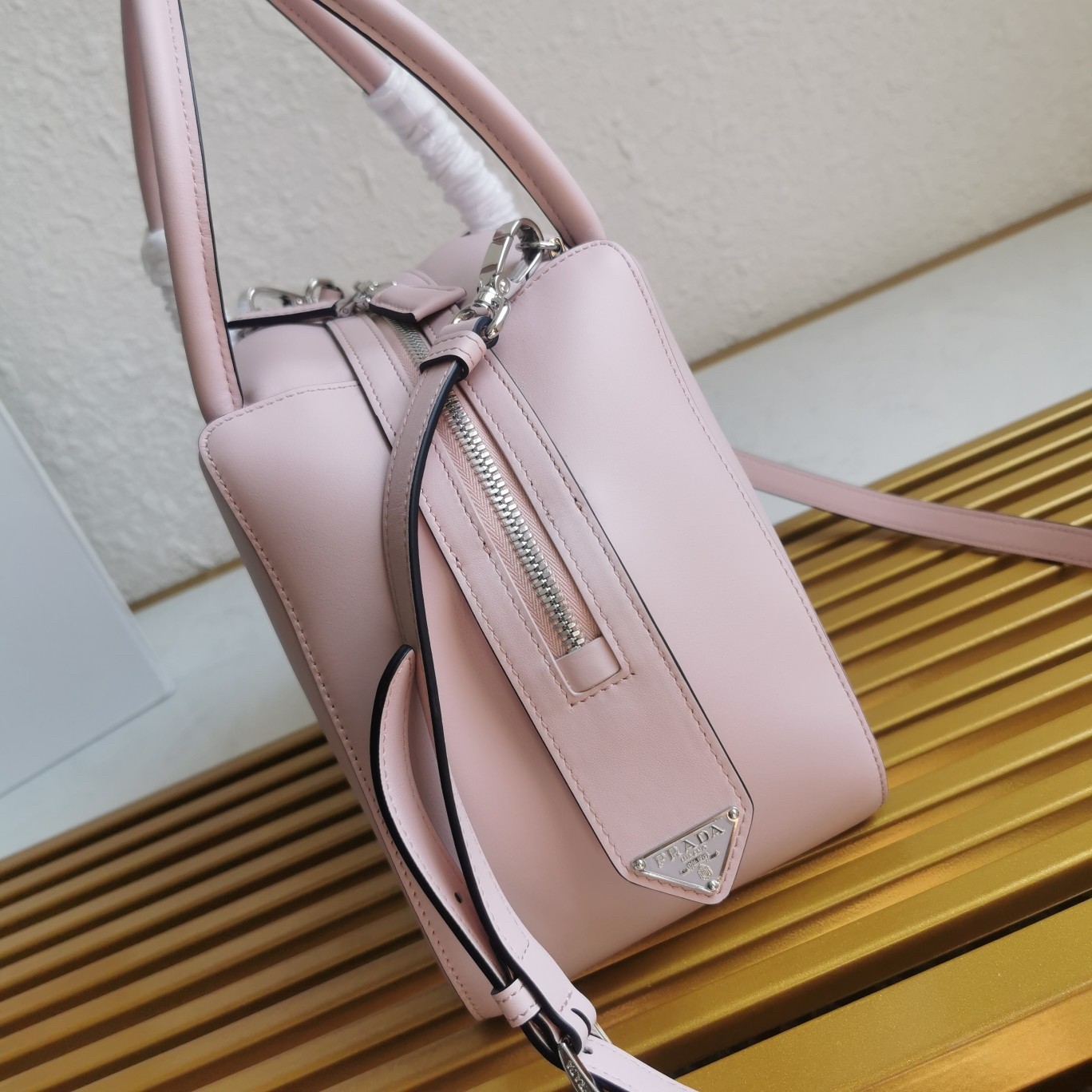 pra*a S*pernova small handbag in pink leather