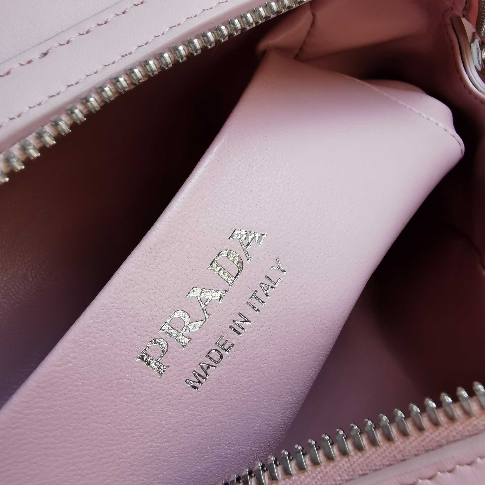 pra*a S*pernova small handbag in pink leather