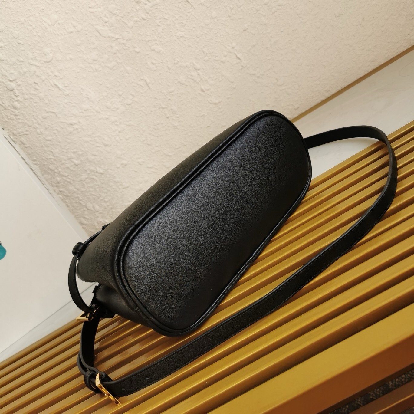 Pra*a small handbag in black leather with belt