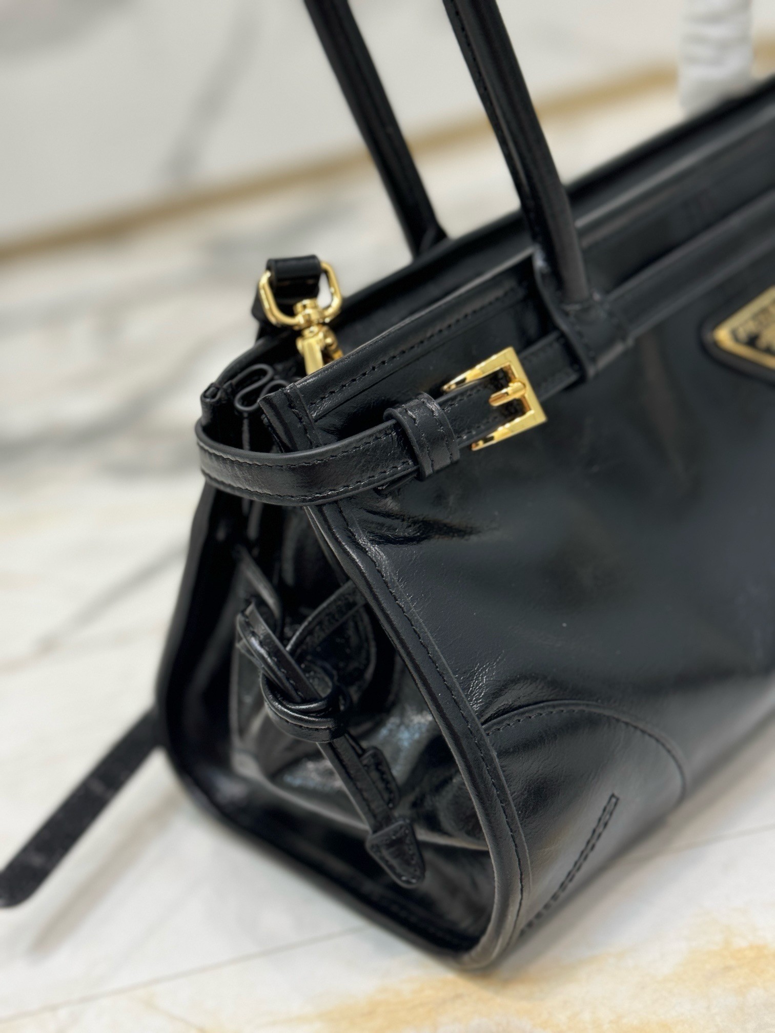 Pra*a medium tote bag in black soft leather