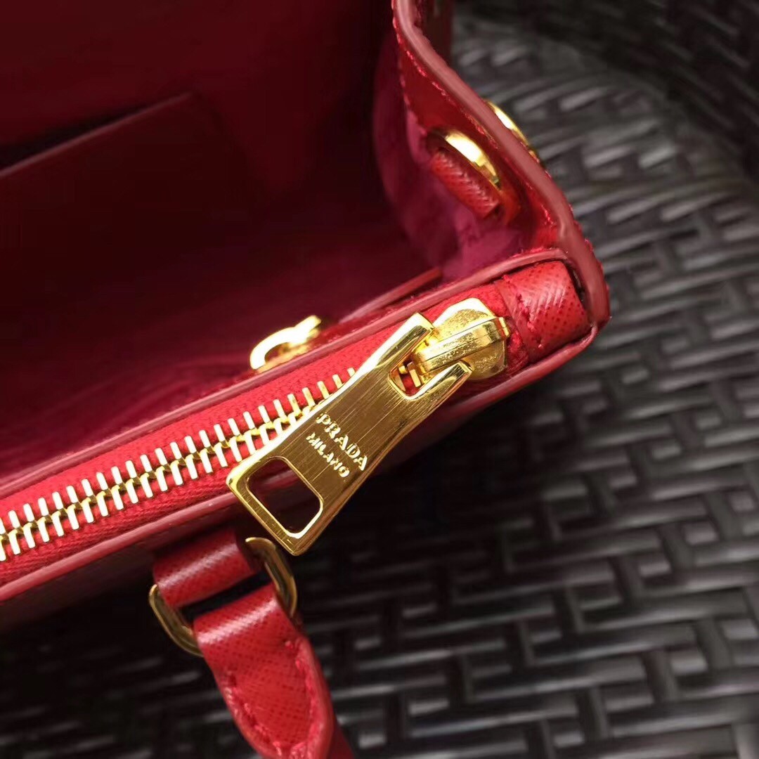 Pra*a small galleria bag in red saffiano leather