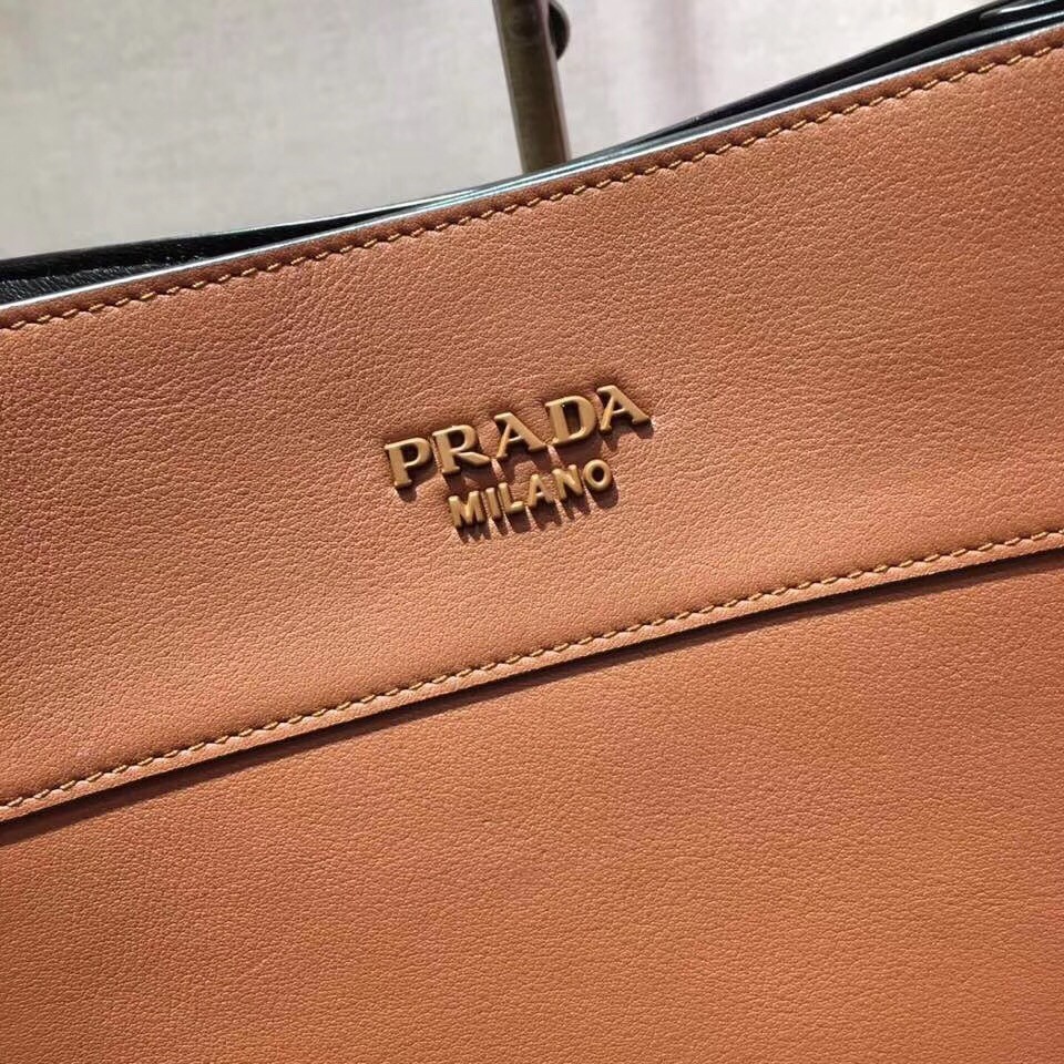 Pra*a margit shoulder bag in brown calfskin