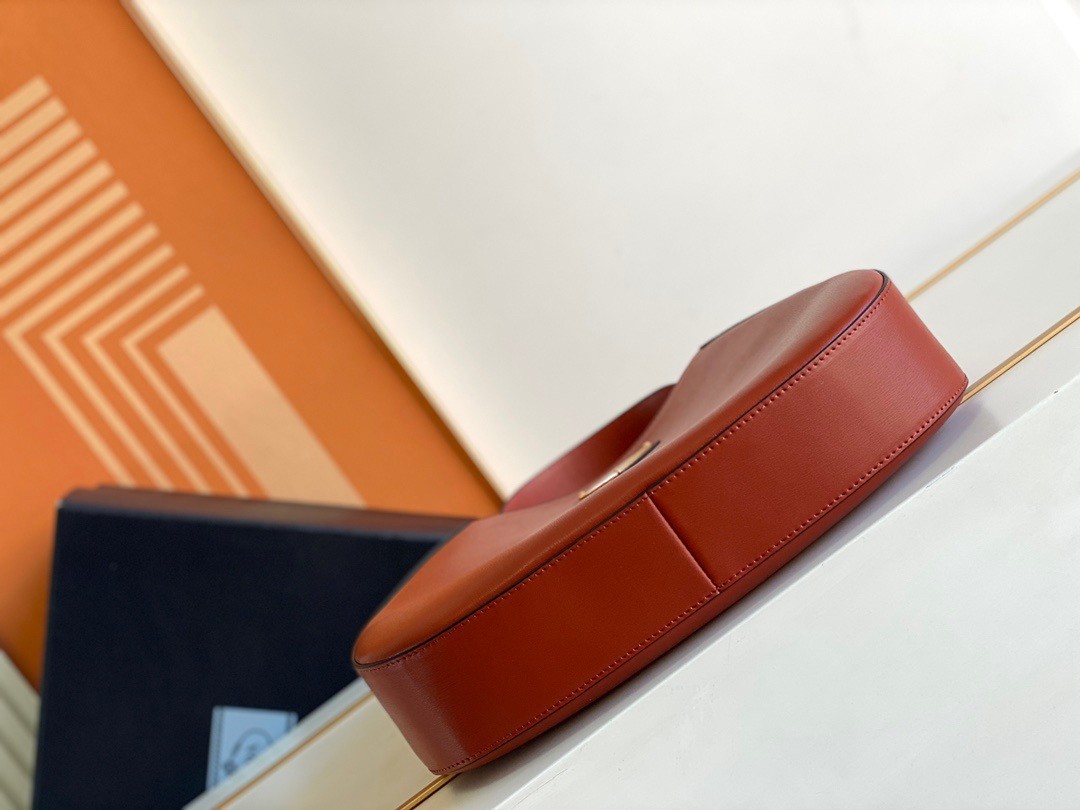 Pra*a shoulder bag in berry leather