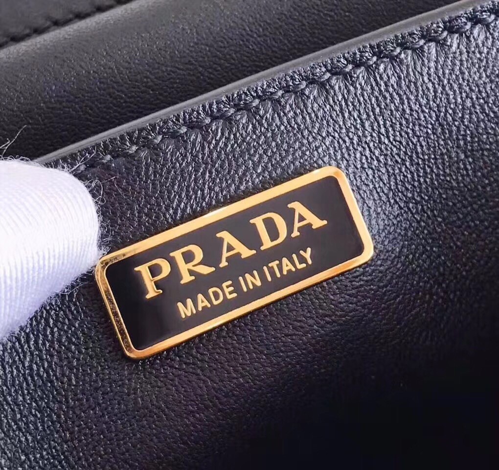 Pra*a cahier shoulder bag in black leather