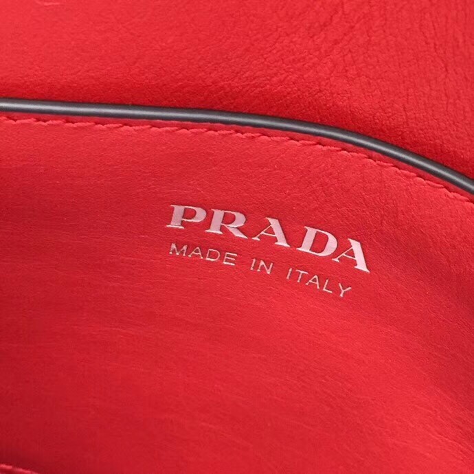 Pra*a monochrome flap bag in red saffiano leather