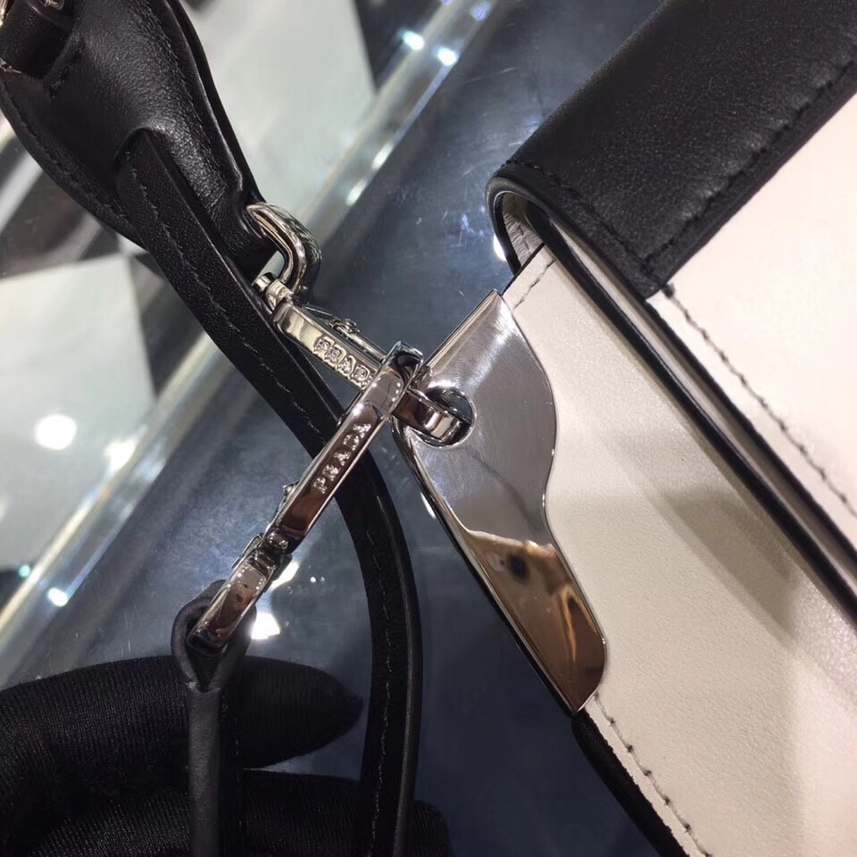 Pra*a sidonie shoulder bag in black/white leather