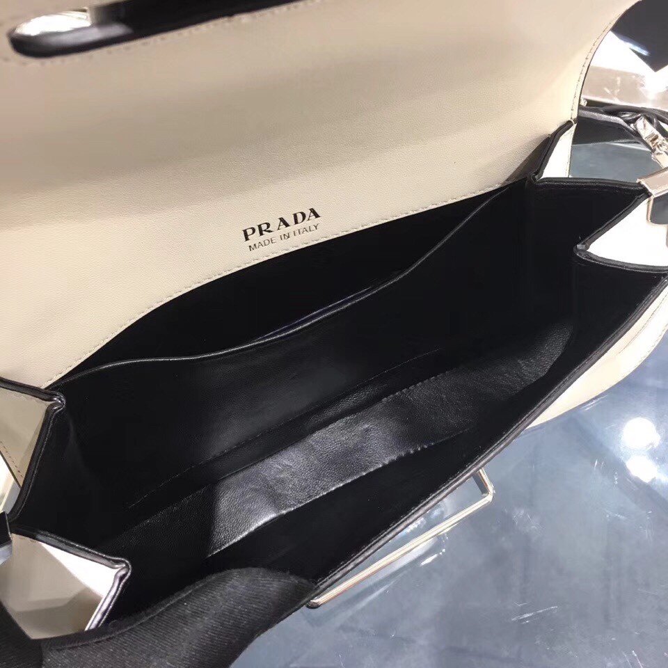 Pra*a sidonie shoulder bag in black/white leather