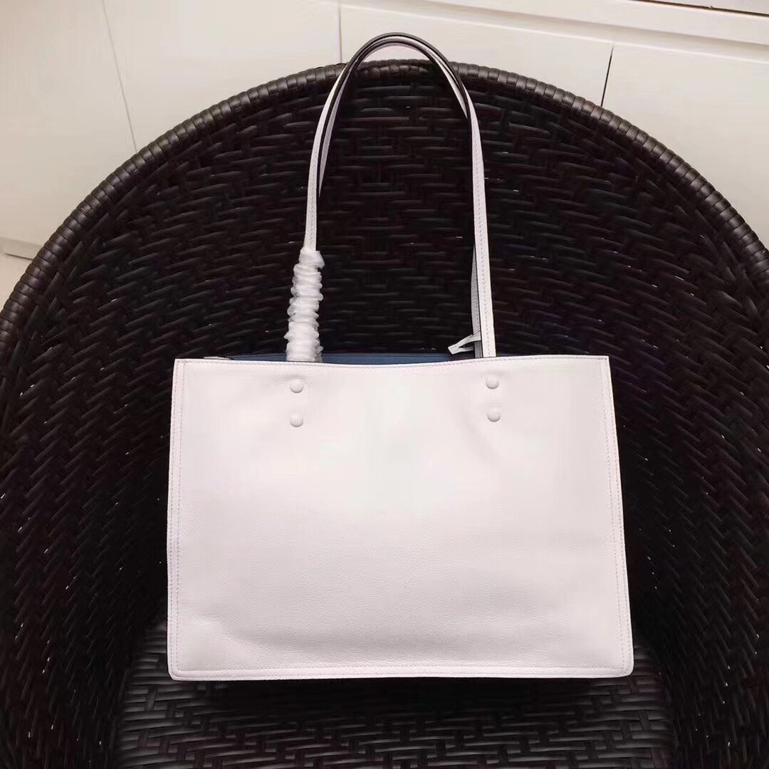Pra*a etiquette tote bag in white calf leather