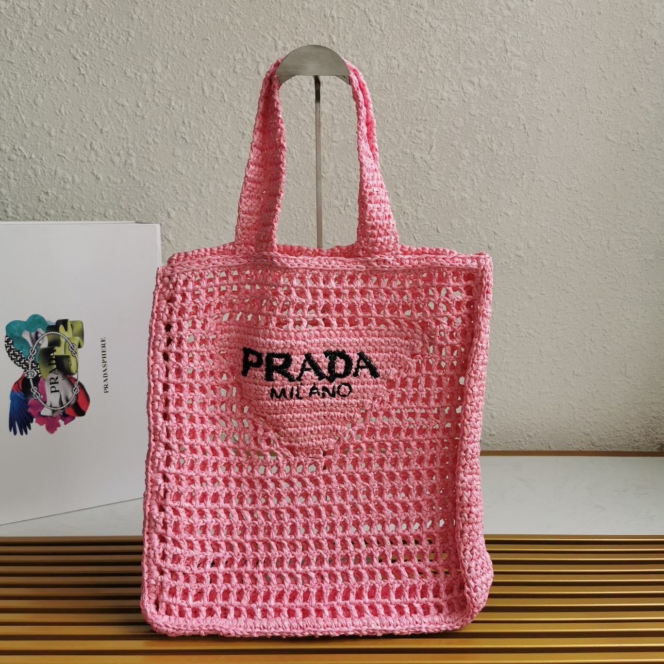 Pra*a small tote bag in pink woven raffia