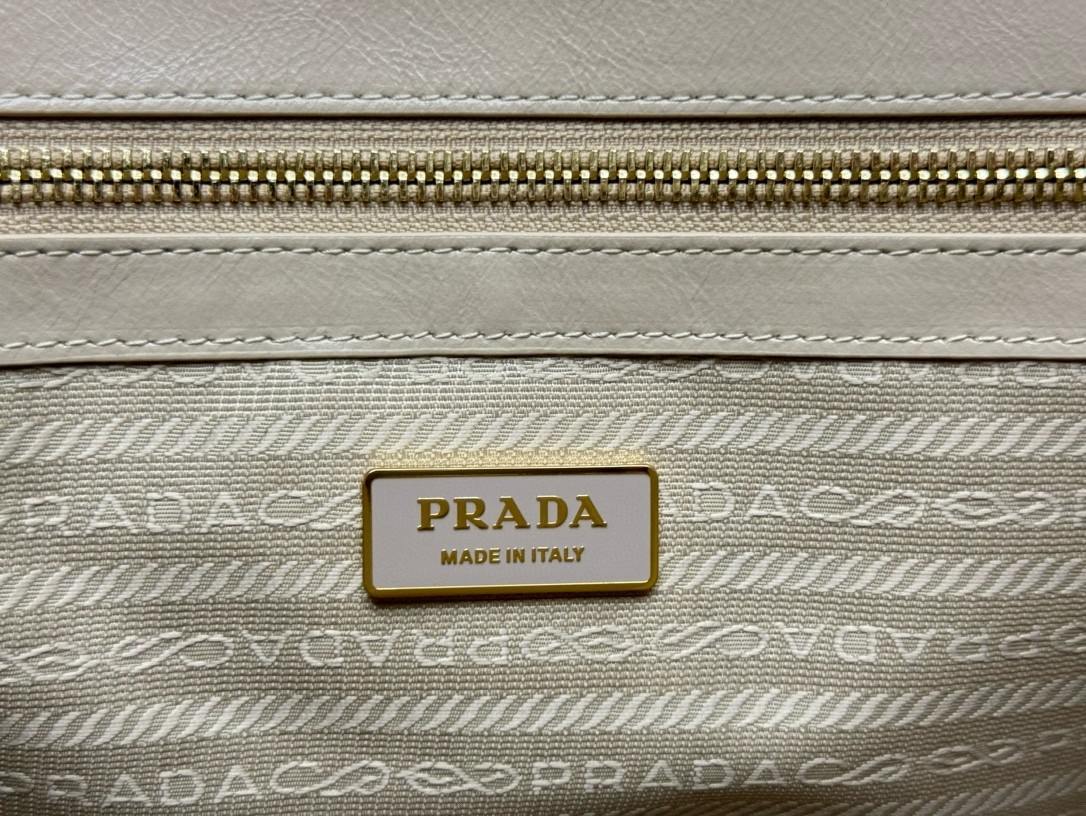 Pra*a large tote bag in beige lambskin