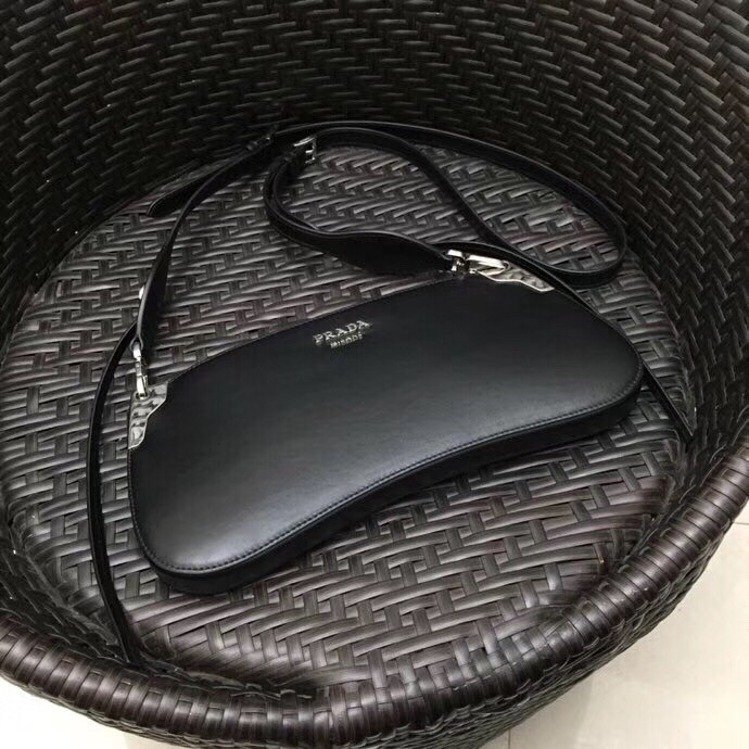 Pra*a black sidonie leather shoulder bag