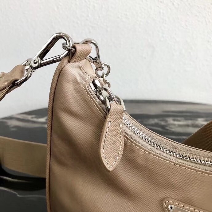 Pra*a re-edition 2005 shoulder bag in beige nylon