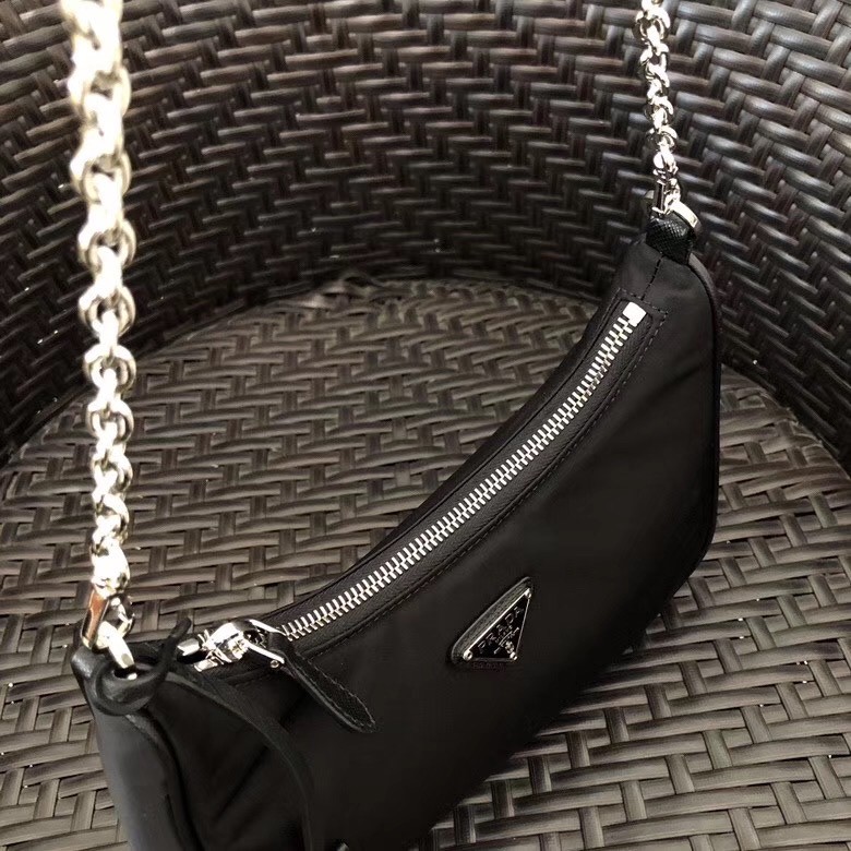 Pra*a re-edition 2005 shoulder bag in black nylon