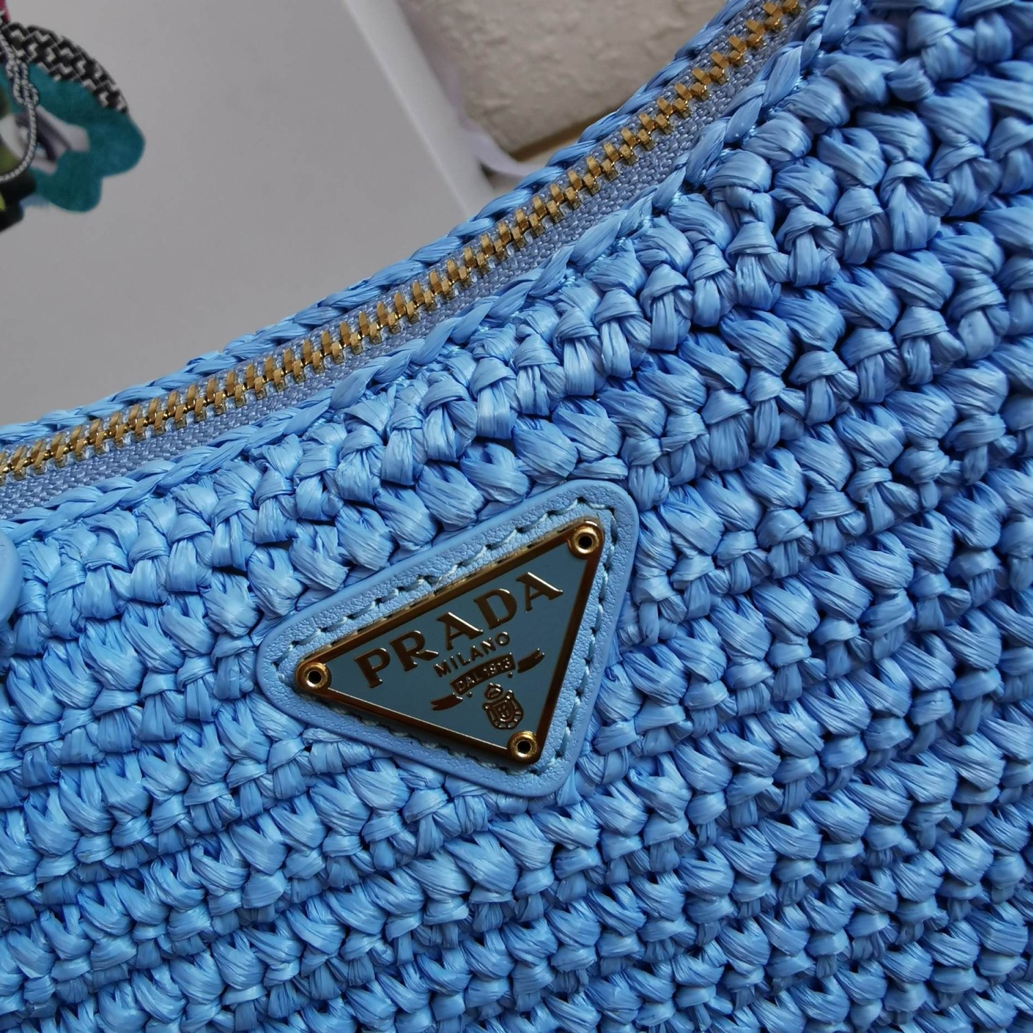 Pra*a re-edition 2005 shoulder bag in blue raffia