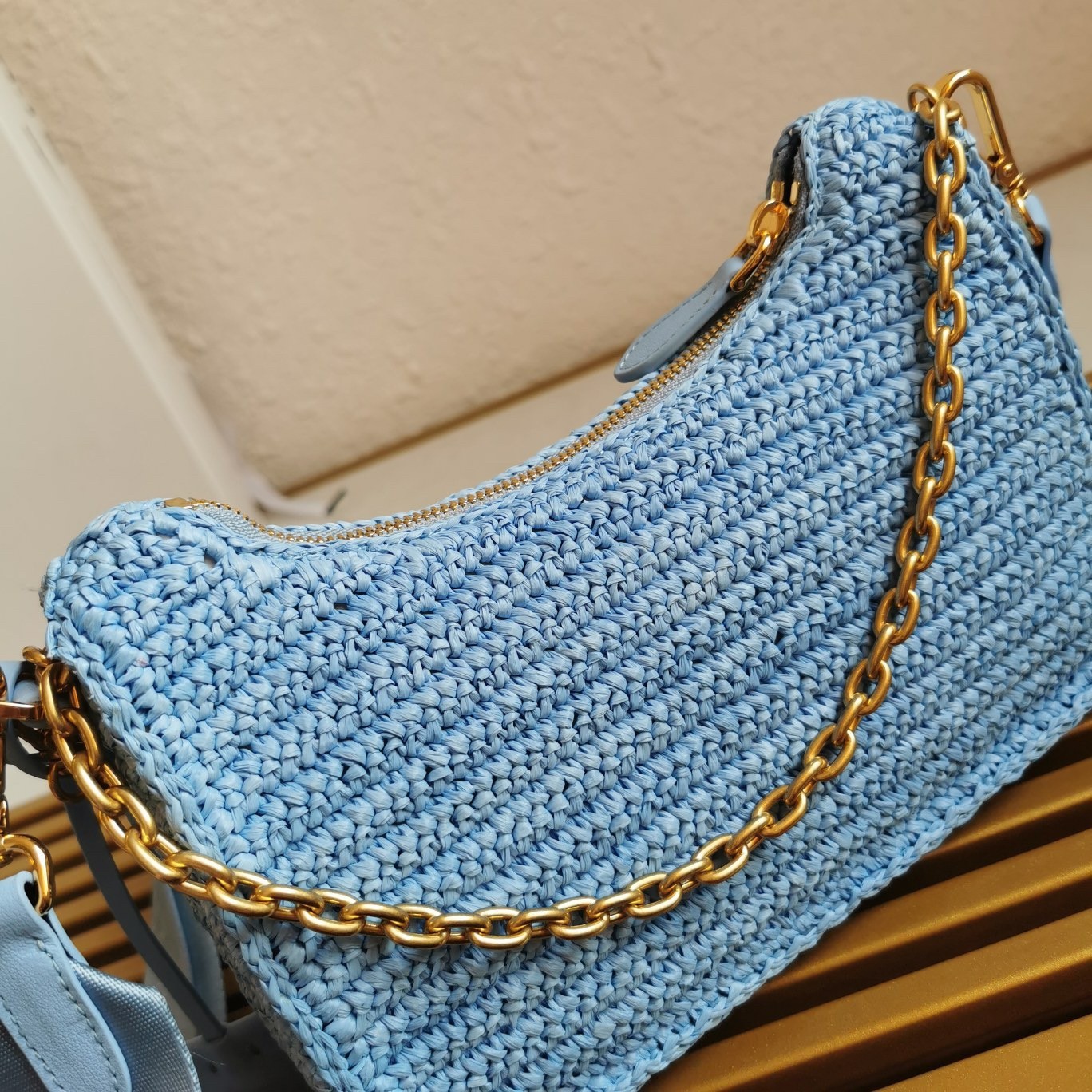 Pra*a re-edition 2005 shoulder bag in blue raffia
