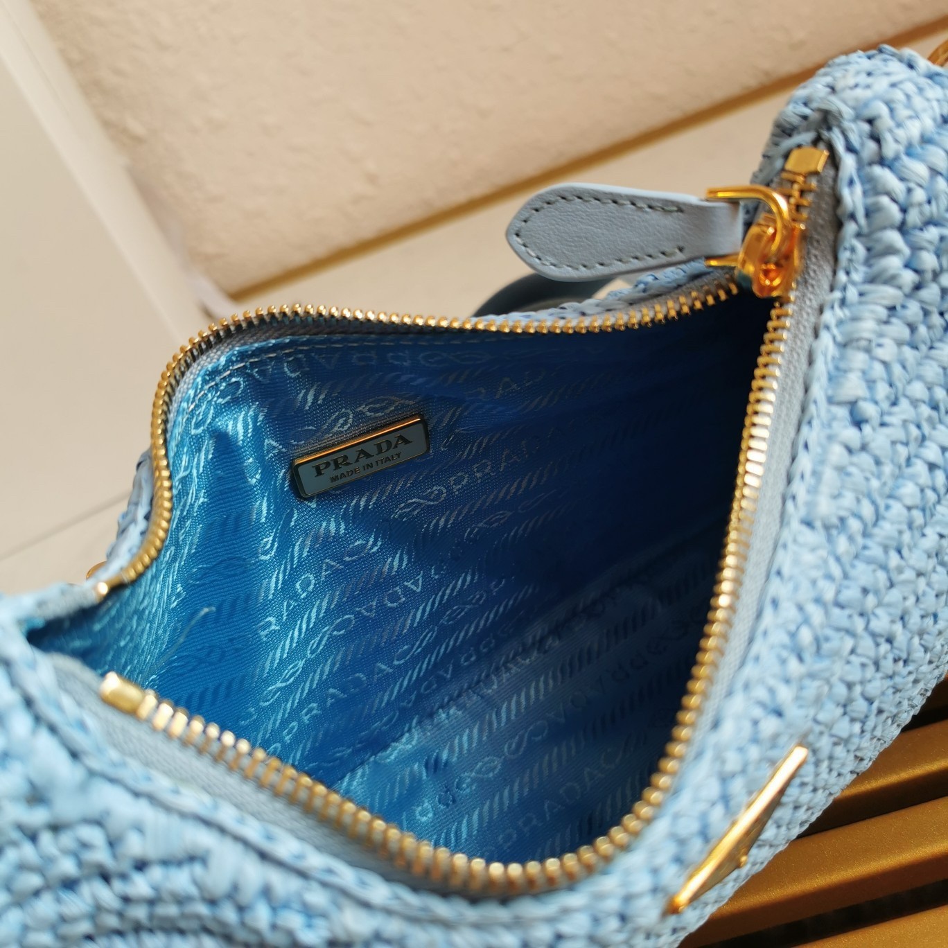 Pra*a re-edition 2005 shoulder bag in blue raffia
