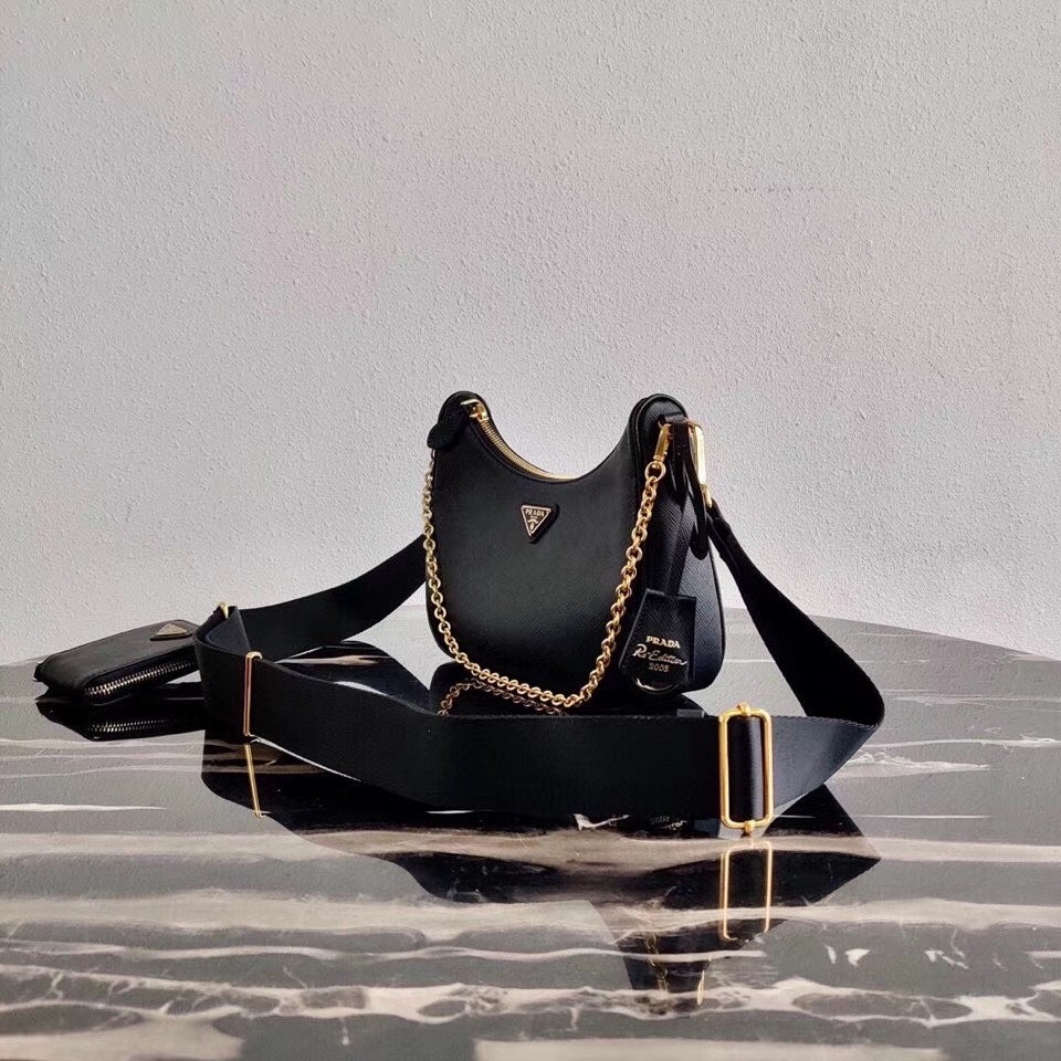 Pra*a re-edition 2005 shoulder bag in black saffiano leather