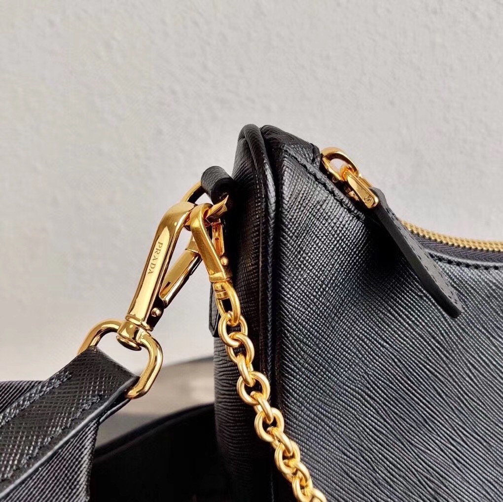 Pra*a re-edition 2005 shoulder bag in black saffiano leather