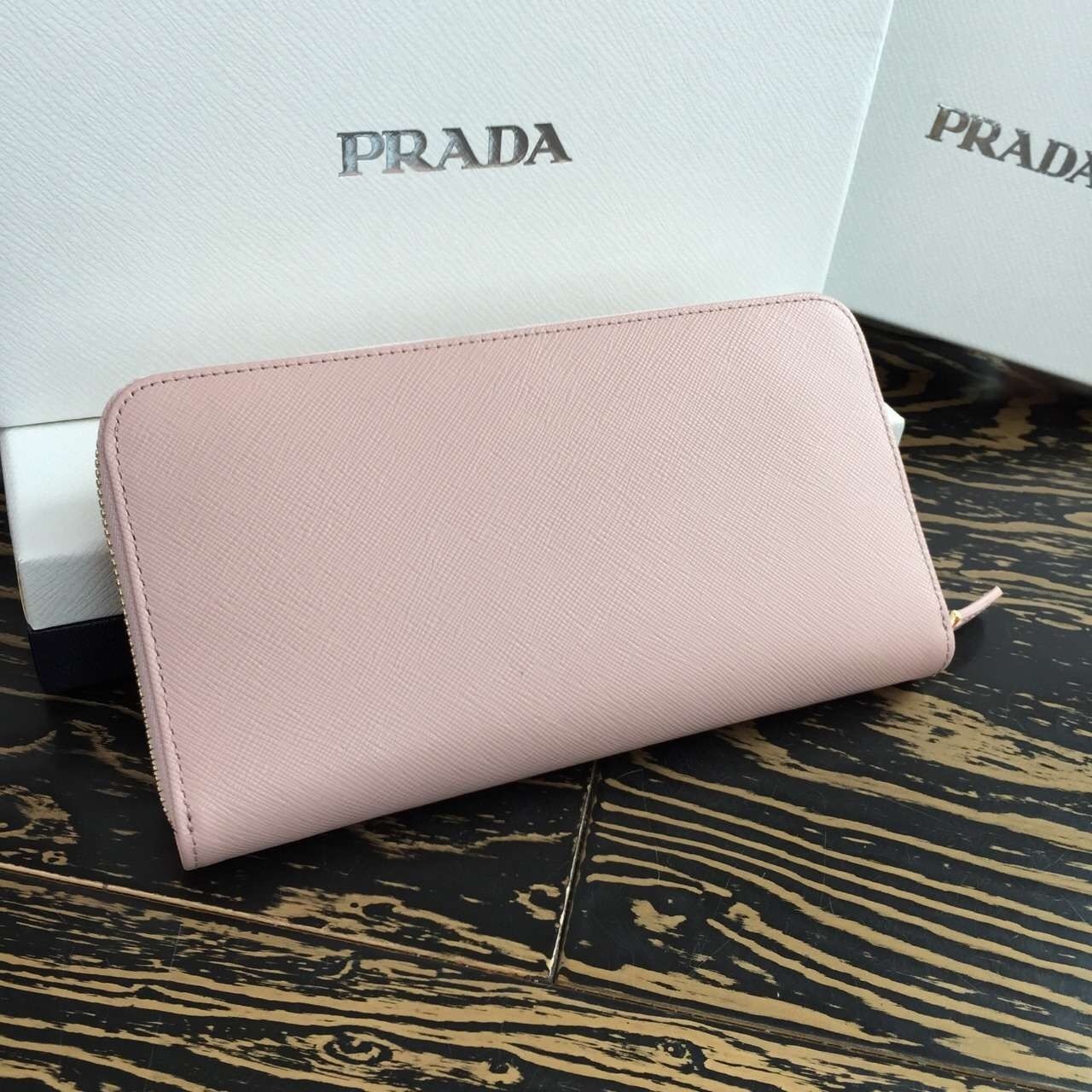 Pra*a zipped wallet in light pink saffiano leather