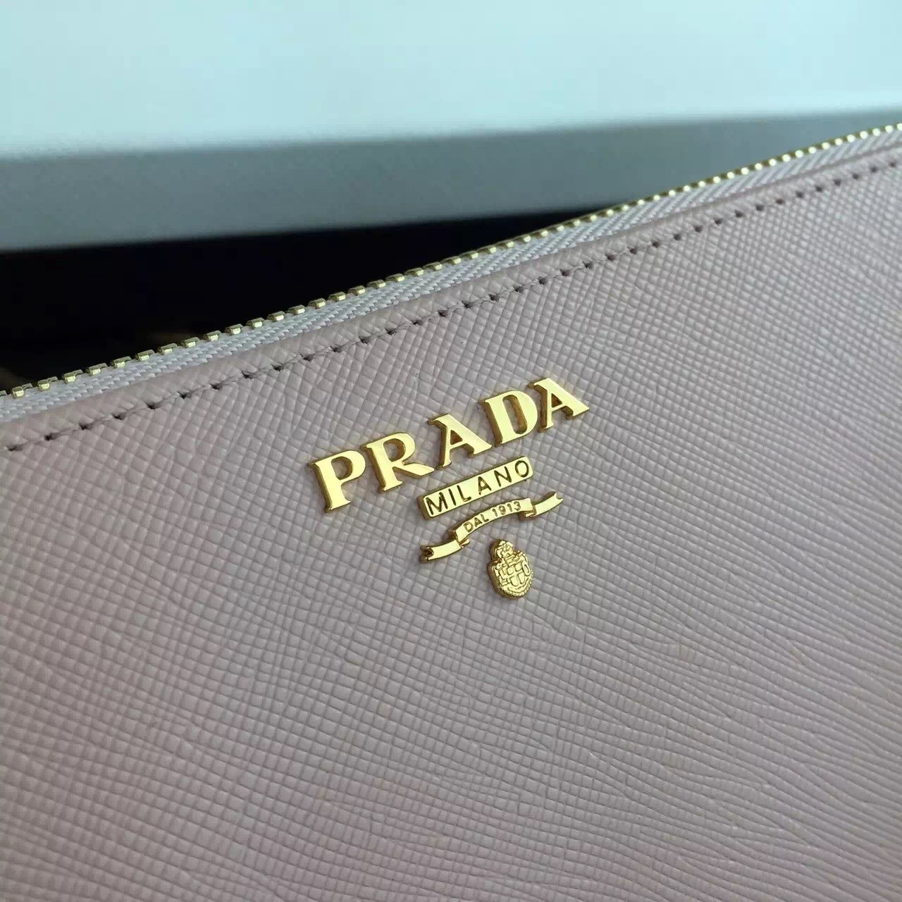 Pra*a zipped wallet in light pink saffiano leather