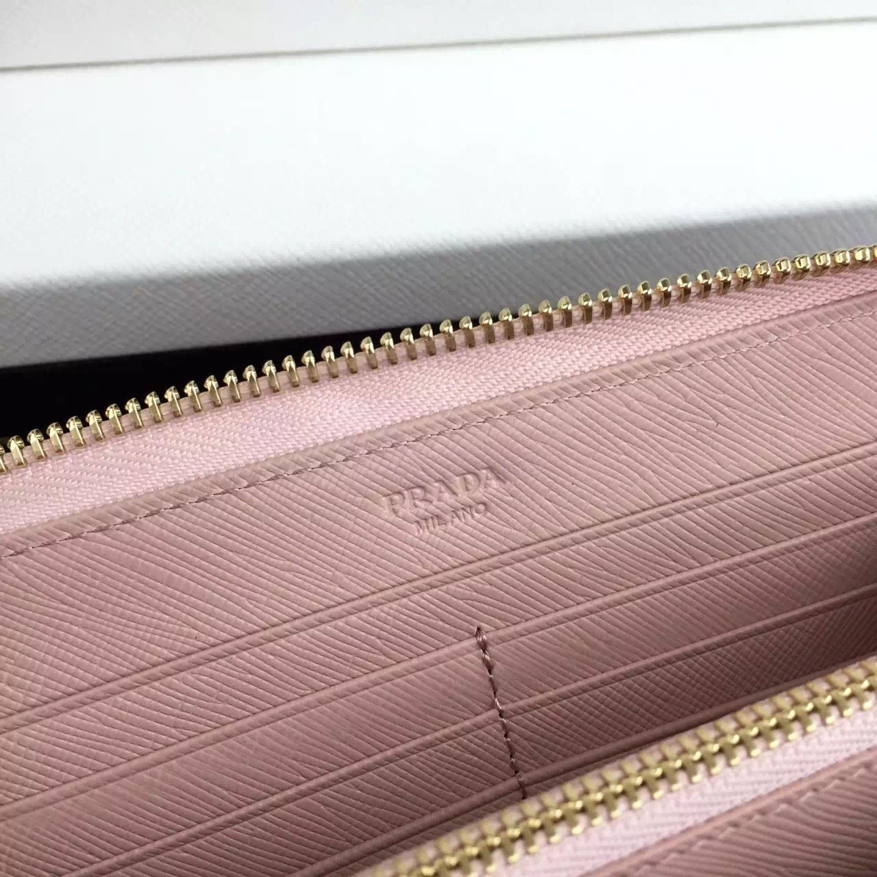 Pra*a zipped wallet in light pink saffiano leather