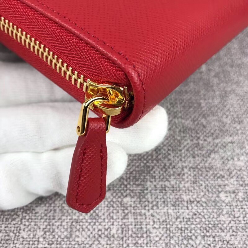 Pra*a zipped wallet in red saffiano leather