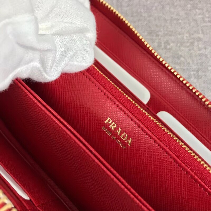 Pra*a zipped wallet in red saffiano leather