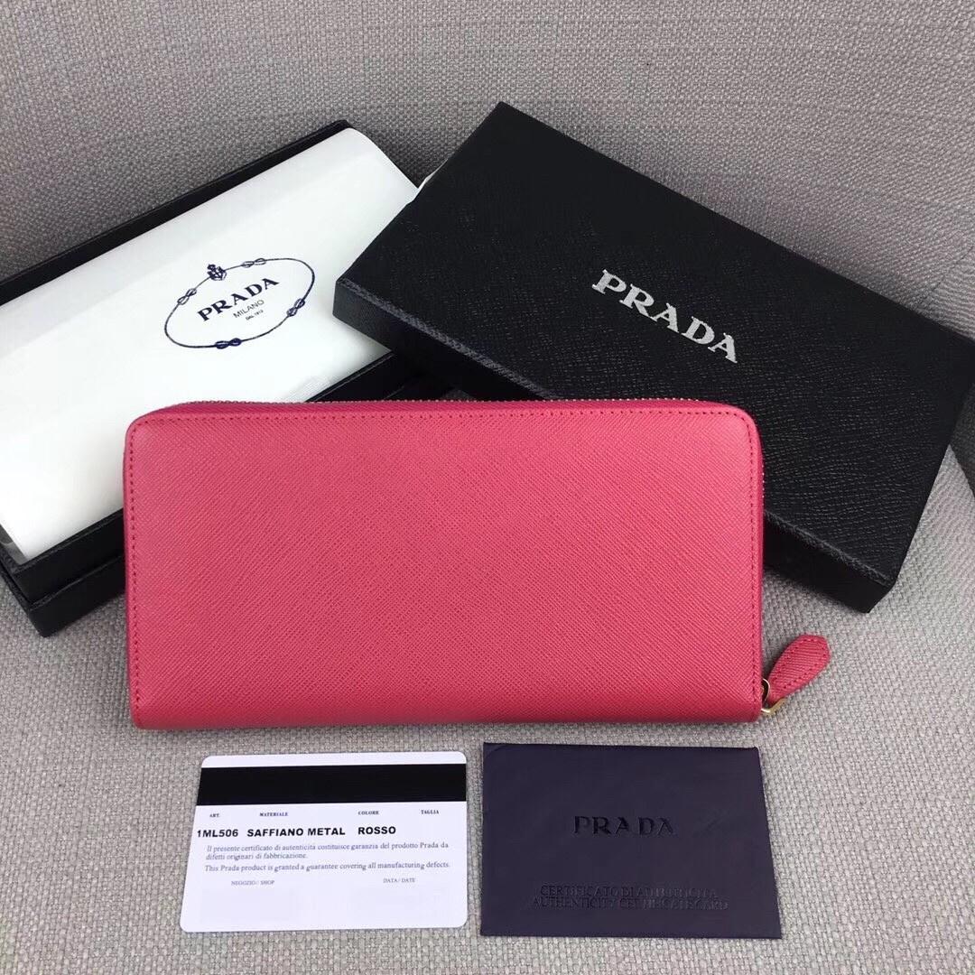 Pra*a zipped wallet in pink saffiano leather