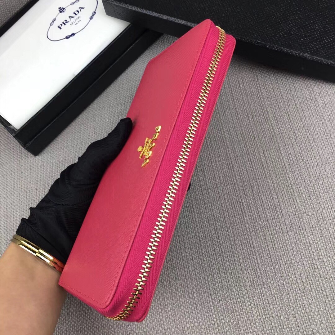 Pra*a zipped wallet in pink saffiano leather
