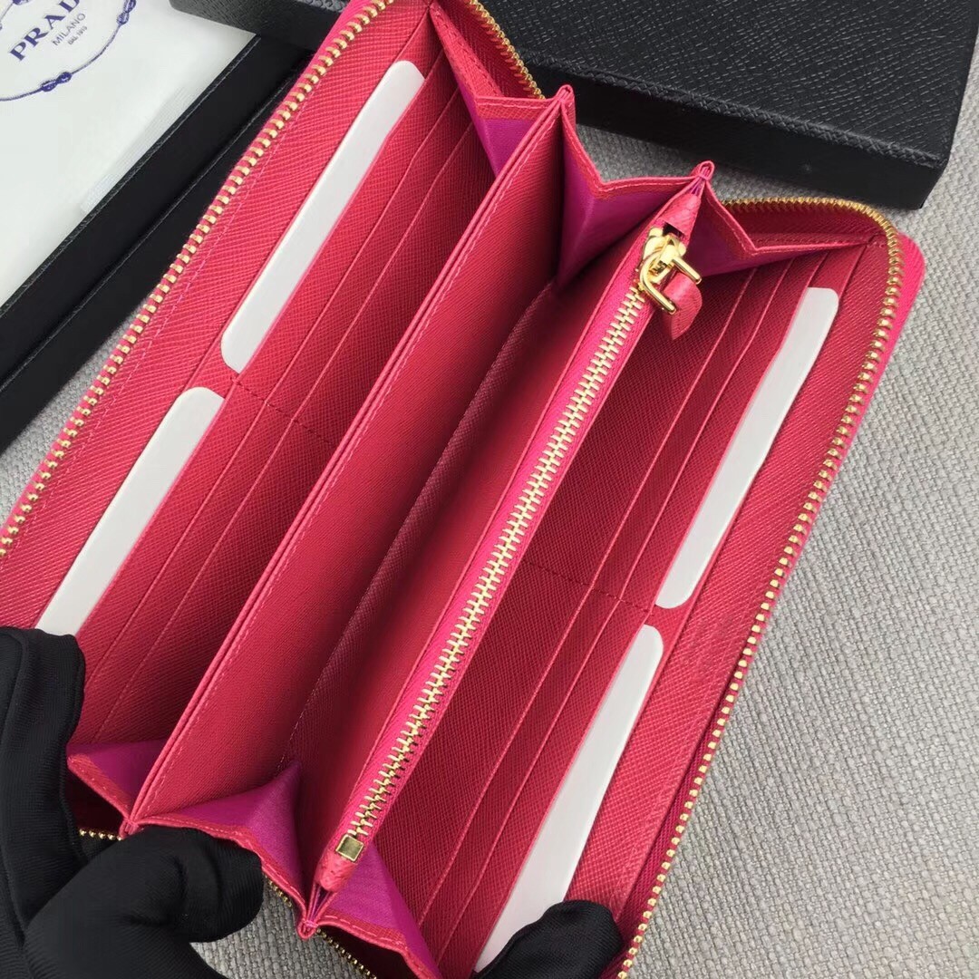 Pra*a zipped wallet in pink saffiano leather