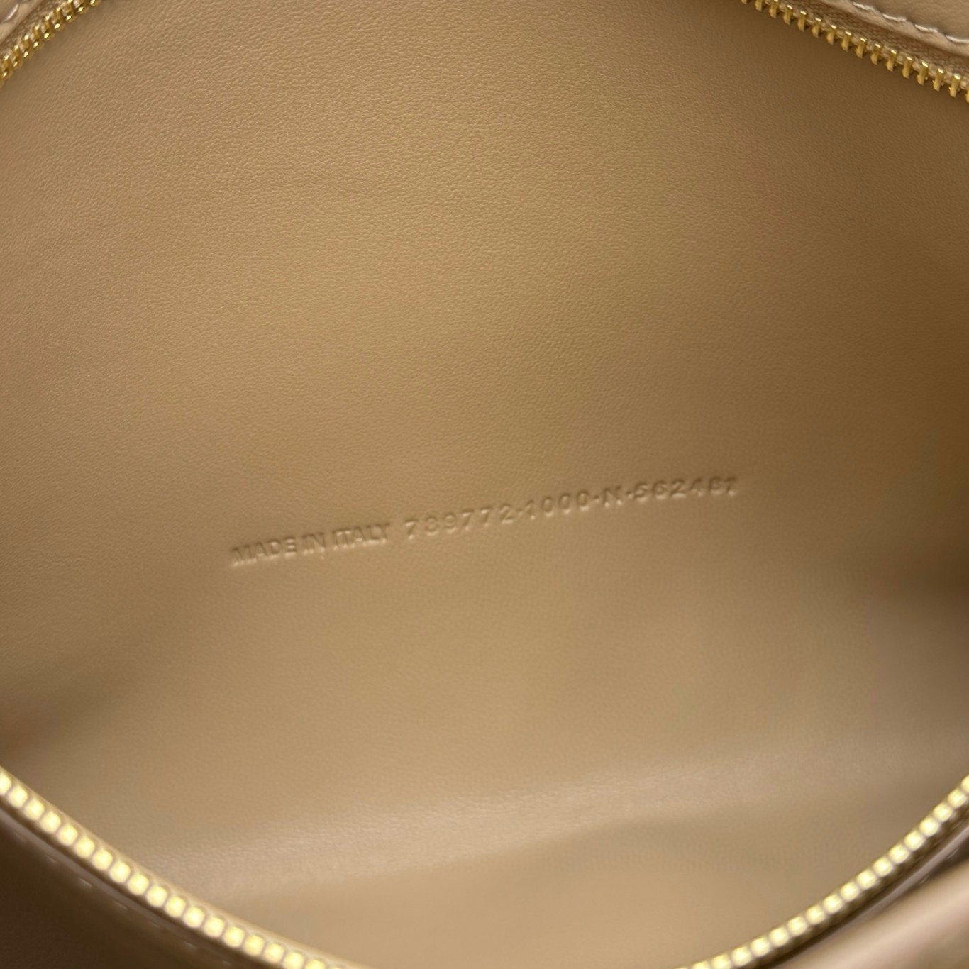 Ba*len*cia*ga rodeo medium bag in latte calfskin