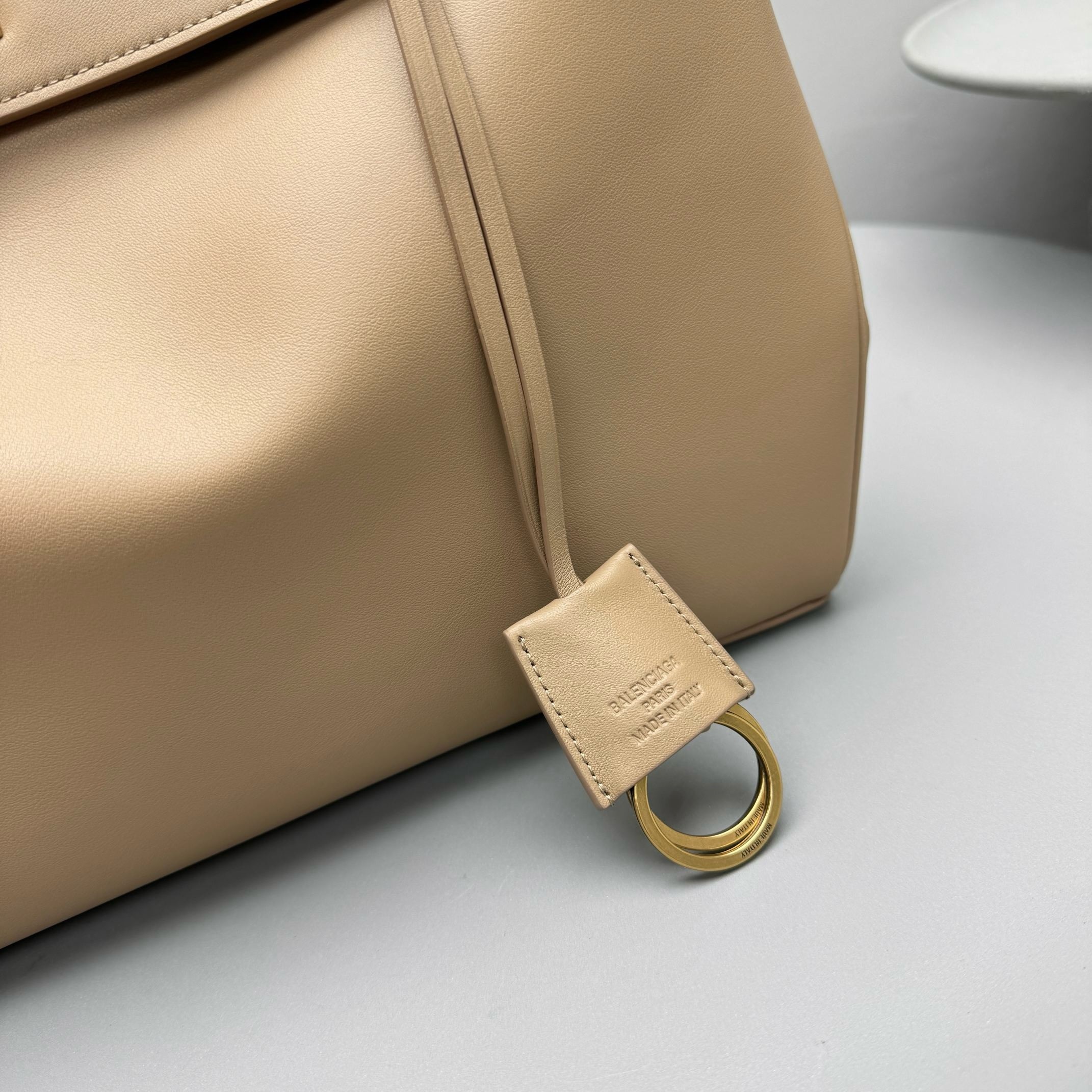 Ba*len*cia*ga rodeo medium bag in latte calfskin