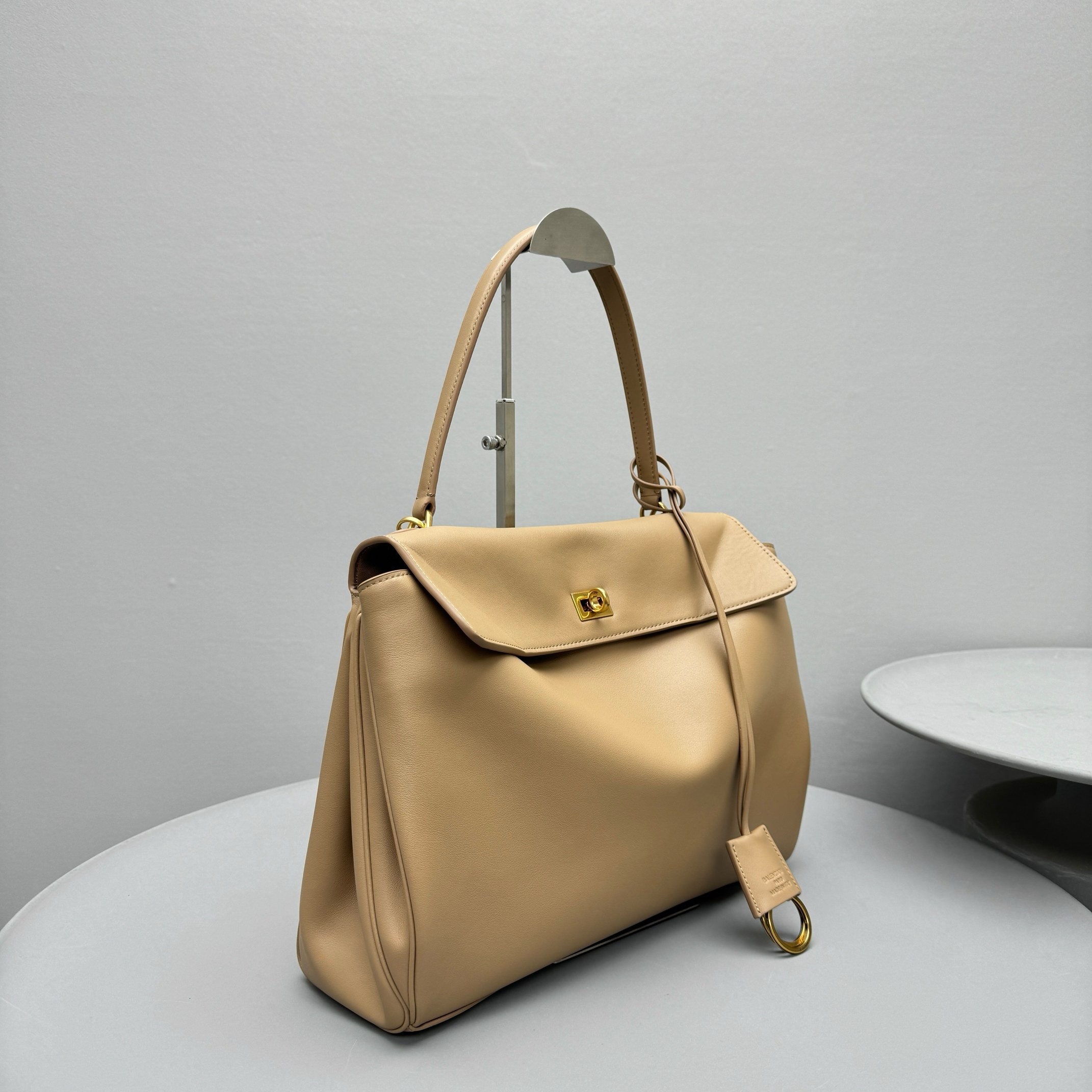 Ba*len*cia*ga rodeo medium bag in latte calfskin